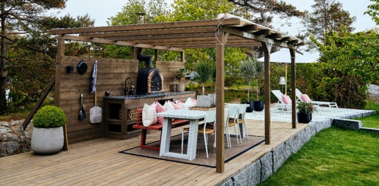 Outdoor Kitchen
